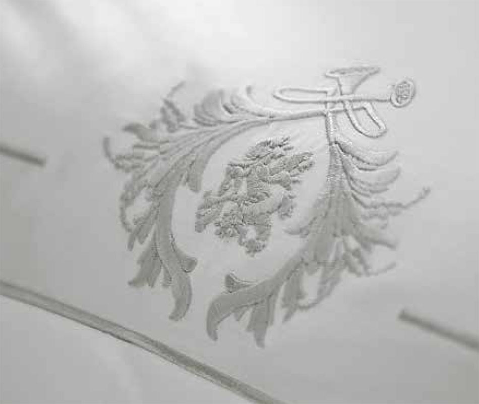 深夜小视频在线播放银色被套细节